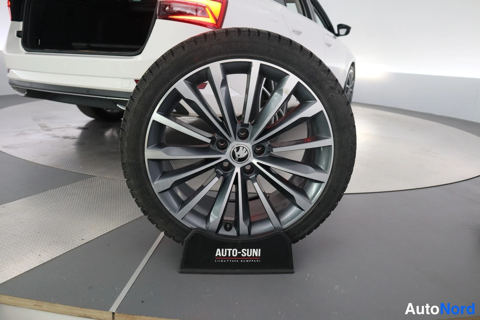 Skoda Superb 2020, ulkokuva 13 – Lappeenranta