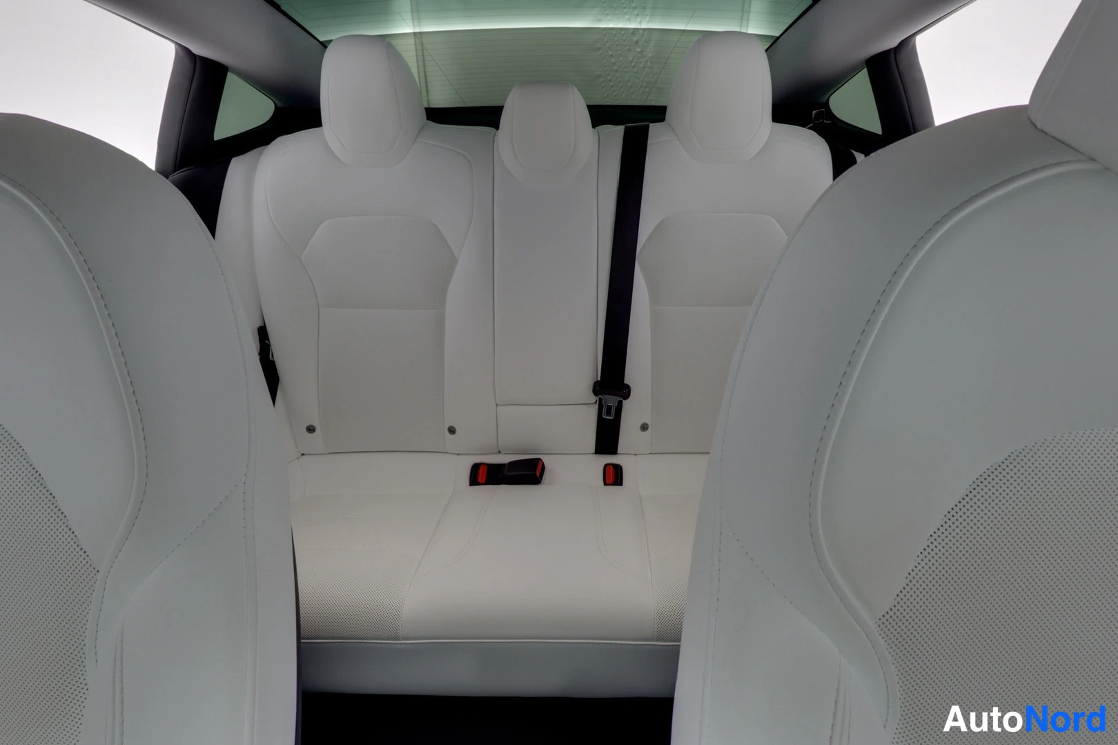 Valkoinen Tesla Model 3 2024, ulkokuva 8 – Lappeenranta