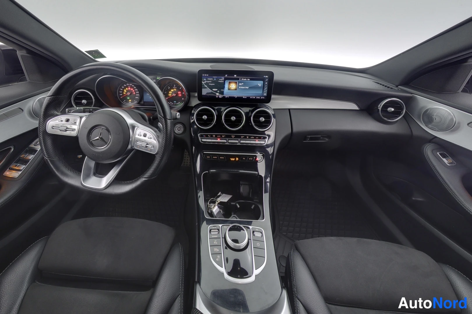 Musta Mercedes-Benz C 2019, yksityiskohta, kuva 12