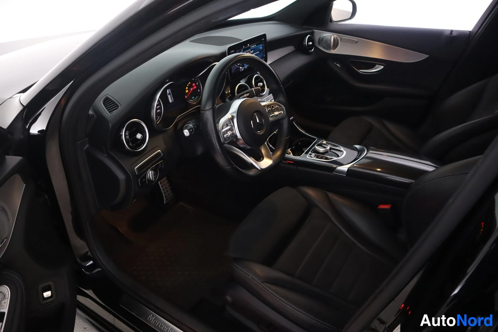 Musta Mercedes-Benz C 2019, kuva 26