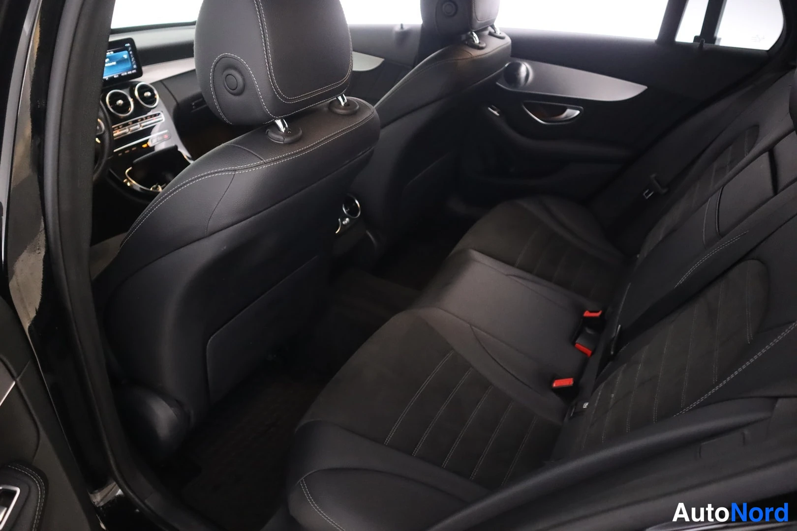 Musta Mercedes-Benz C 2019, kuva 27