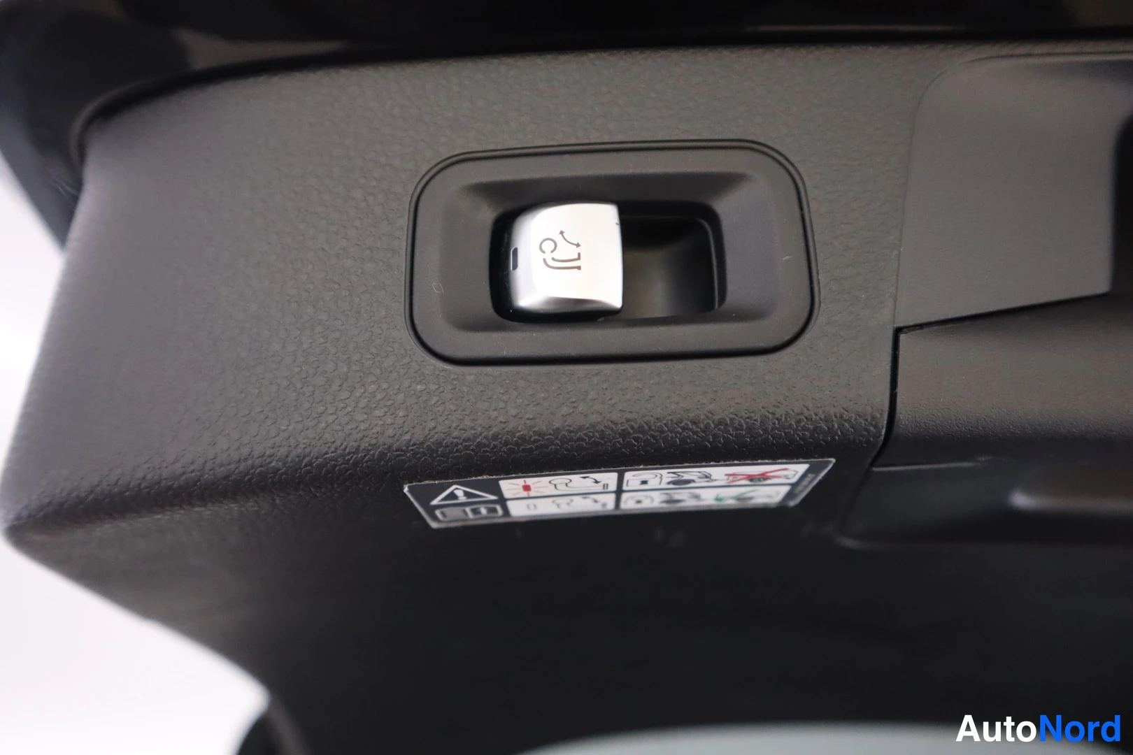 Musta Mercedes-Benz C 2019, kuva 28
