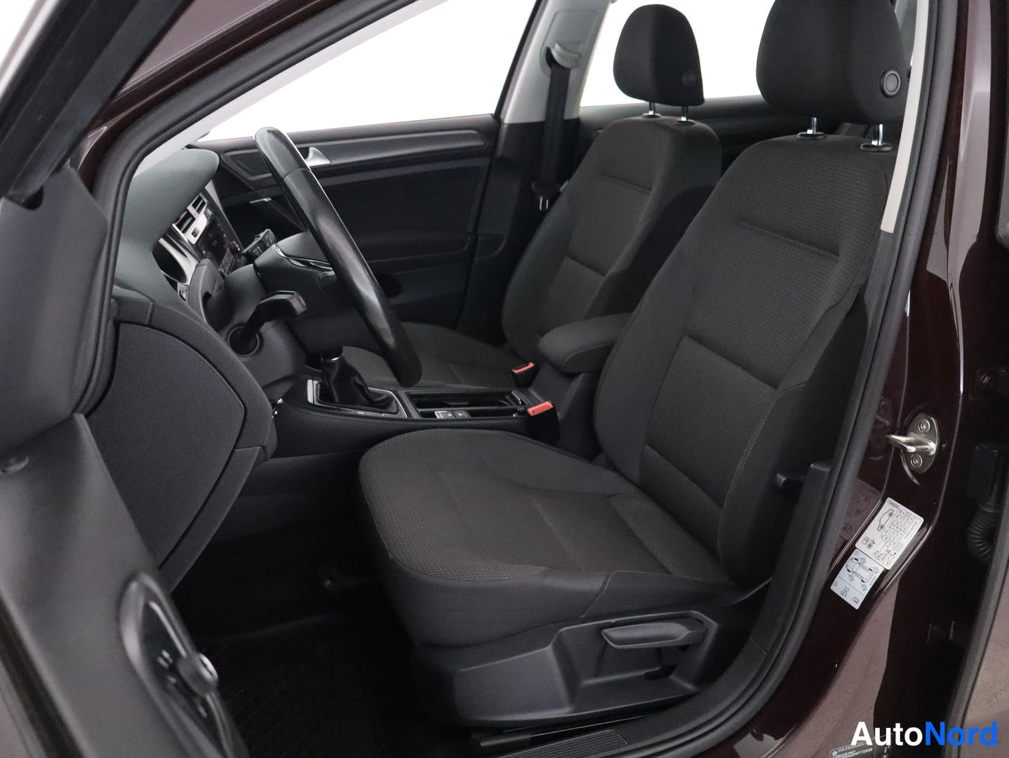 Ruskea Volkswagen Golf 2017, kuva 25