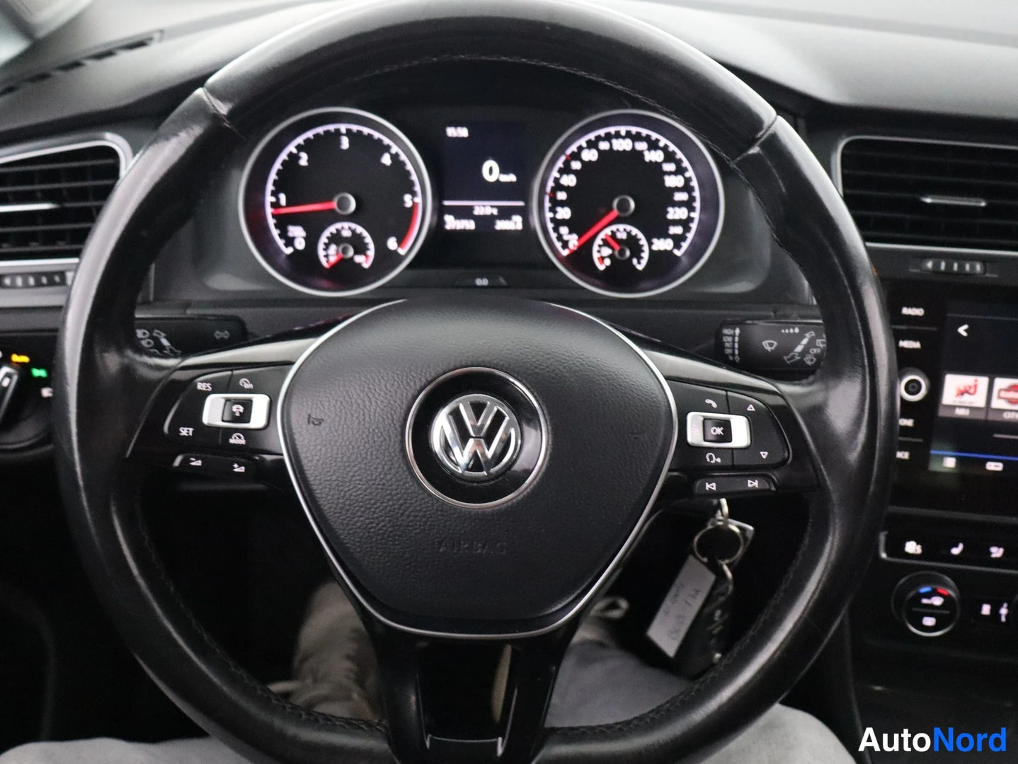 Ruskea Volkswagen Golf 2017, kuva 32