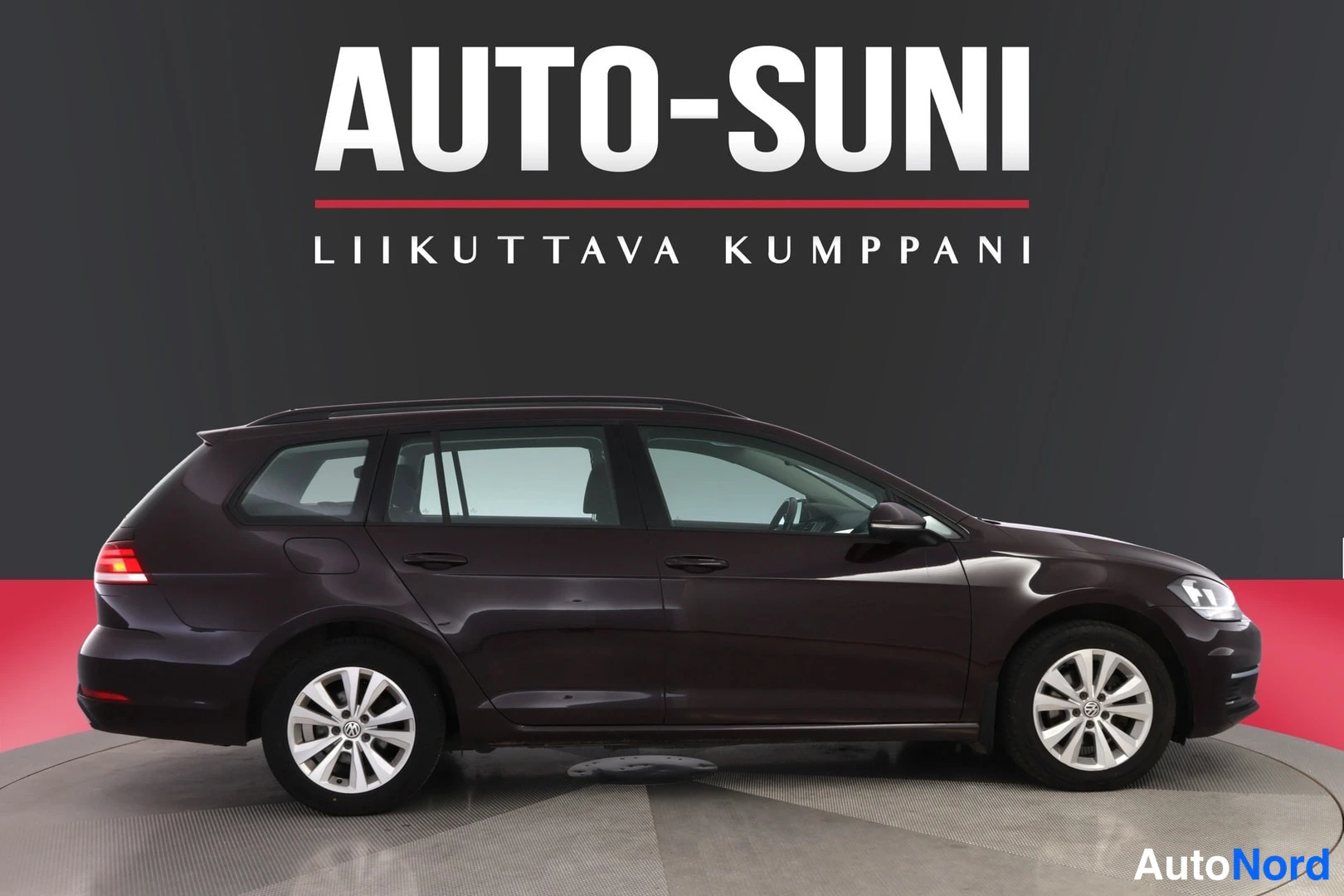 Ruskea Volkswagen Golf 2017, etuviisto, keula oikealle, kuva 4