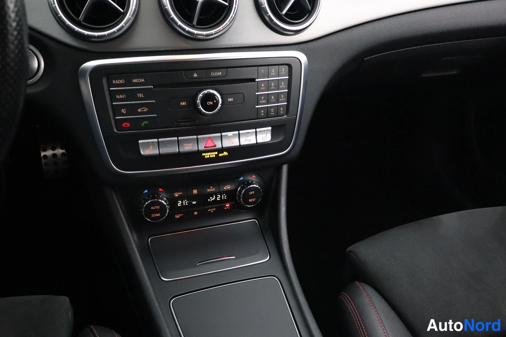 Harmaa Mercedes-Benz CLA 2017, yksityiskohta, kuva 23