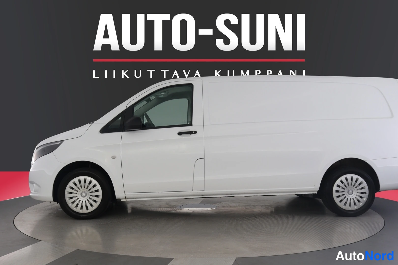 Valkoinen Mercedes-Benz Vito 2017, etuviisto, keula vasemmalle, kuva 2
