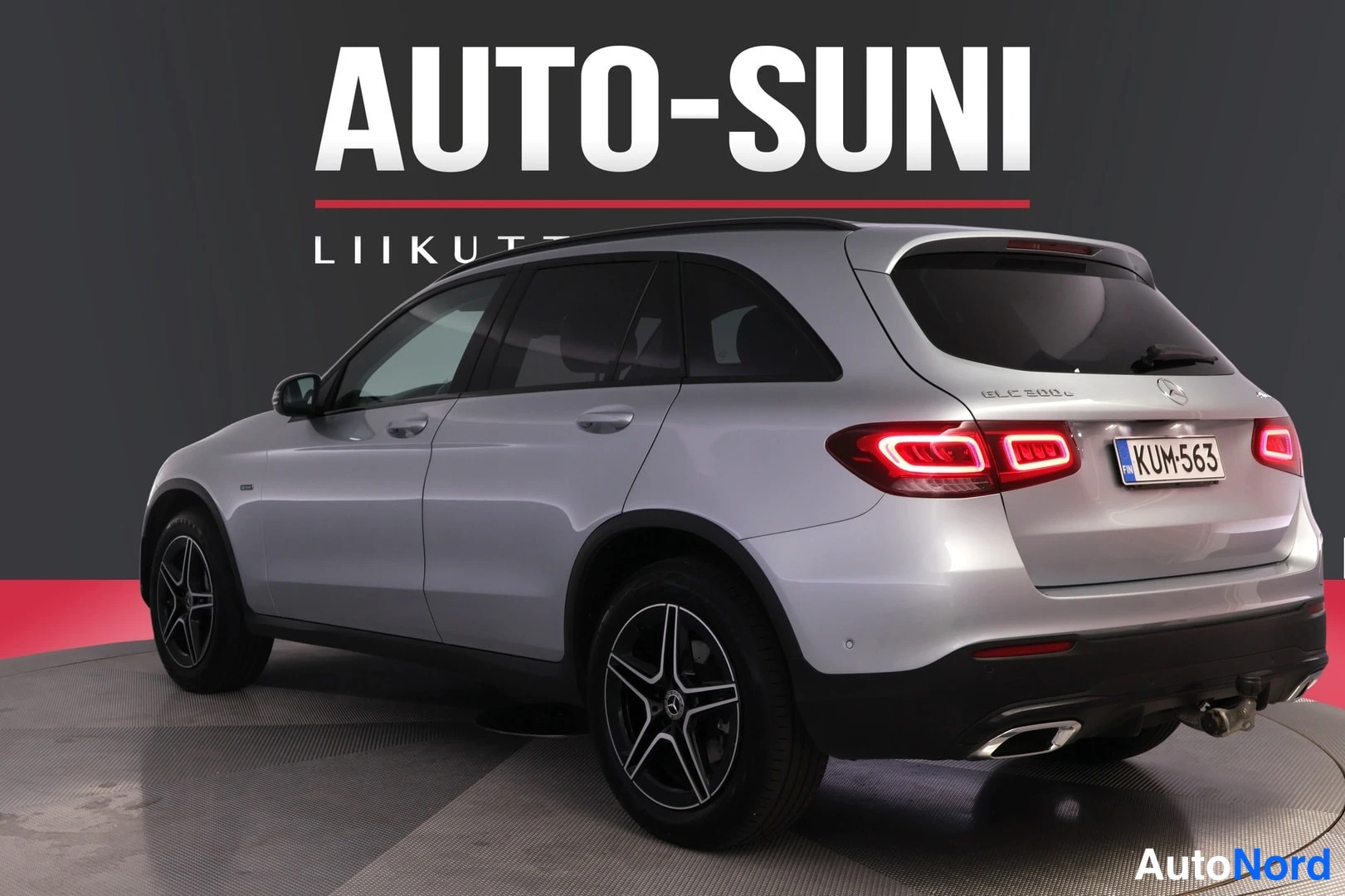 Takaviisto: Mercedes-Benz GLC, hopea, takaviistokuva vasemmalta; rekisteritunnus