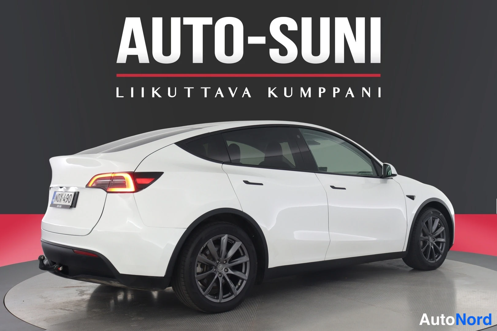 Valkoinen Tesla Model Y 2024, ulkokuva 2 – Lappeenranta