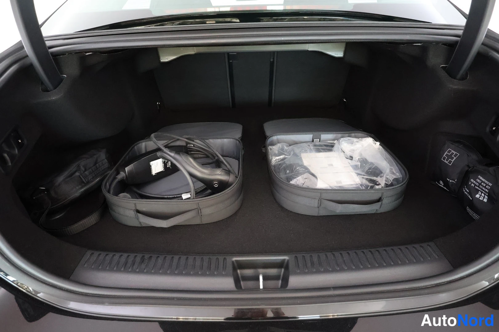 Musta Mercedes-Benz E 2025, ulkokuva 20 – Lappeenranta