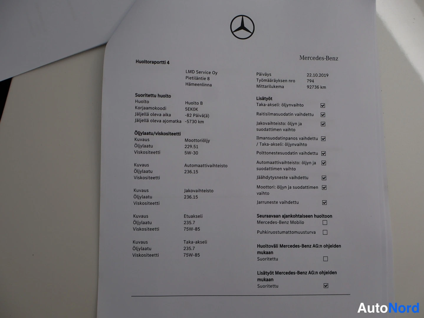 Asiakirja: Mercedes-Benzin huoltoraportti 4 päiväys 22.10.2019, mittarilukema 92736 km.