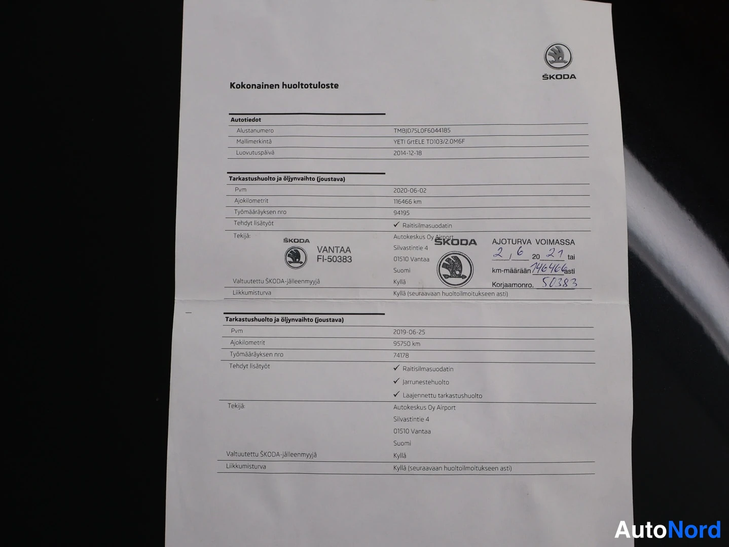Asiakirja: Skodan kokonainen huoltotuloste, jossa huoltotiedot ja katsastustiedot.