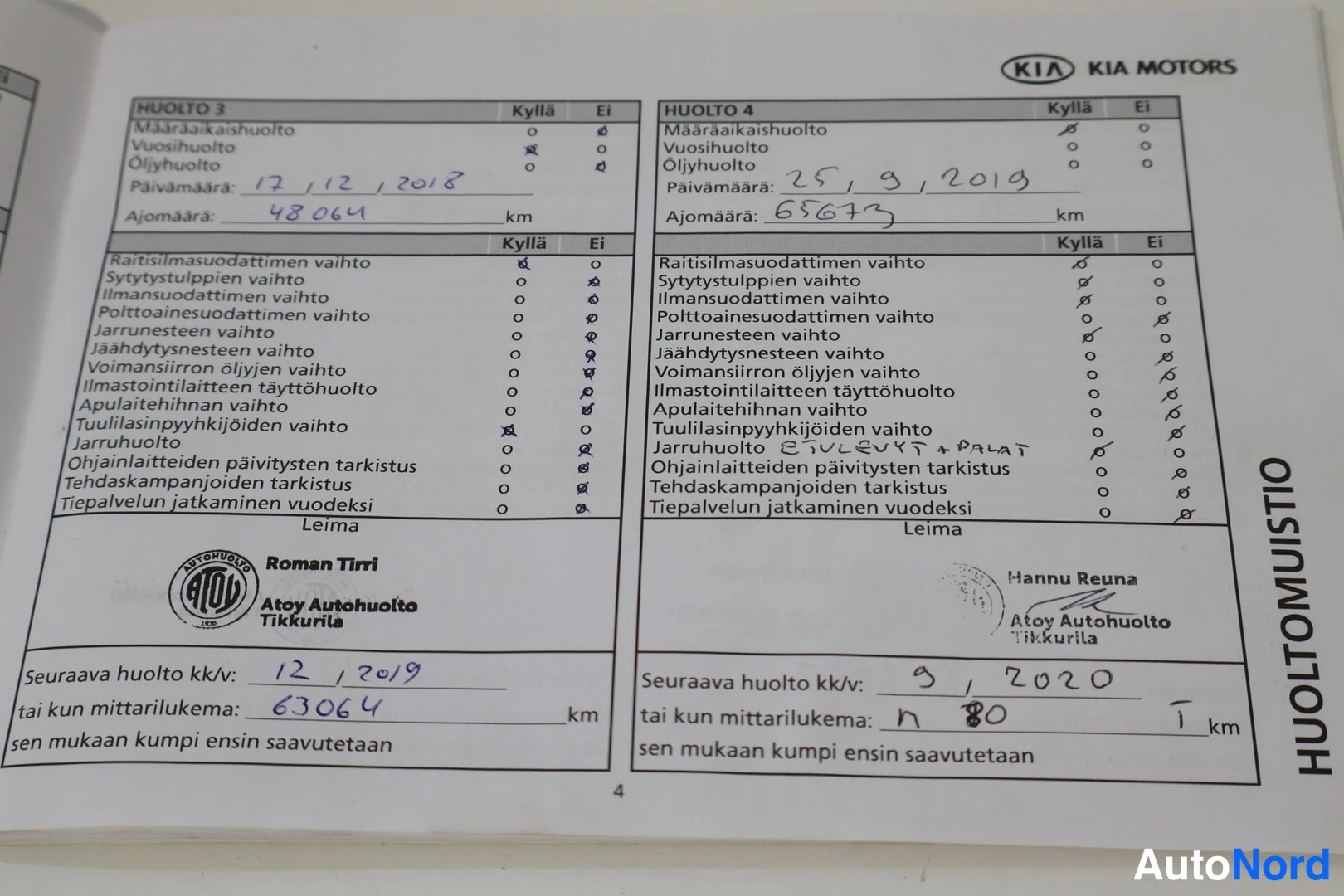 Muu: Kia Motors -huoltokirjan huoltomuistion sivu 4, jossa huoltot 3 ja 4 merkittyä: huolto 3 päivämäärä 17.12.2018 (48064 km), huolto 4 päivämäärä 25.9.2019 (58673