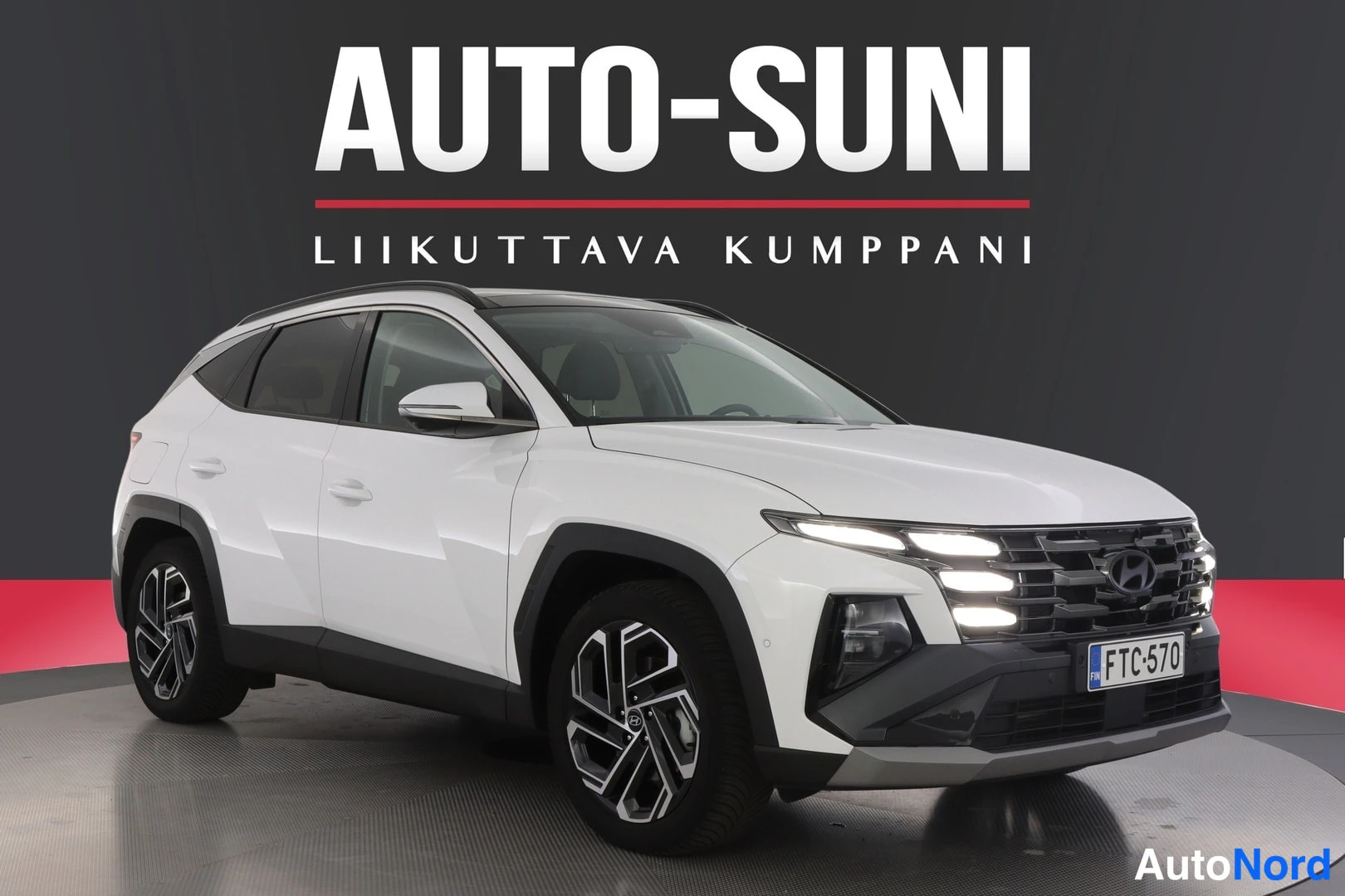Valkoinen Hyundai Tucson 2025, etuviisto, keula oikealle, kuva 2