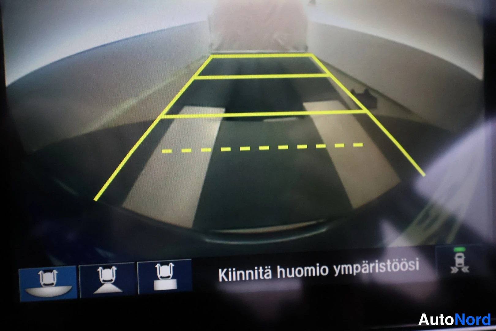 Muu: Käytössä olevan huolto-ohjelman lukema 052816 km ja kello 16:06Honda Civic 2020:n mittaristossa.