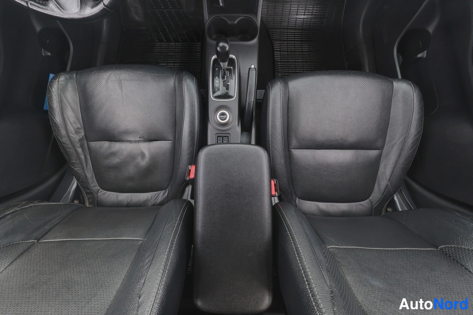 Harmaa Mitsubishi Outlander 2013, etuistuimet, kuva 10