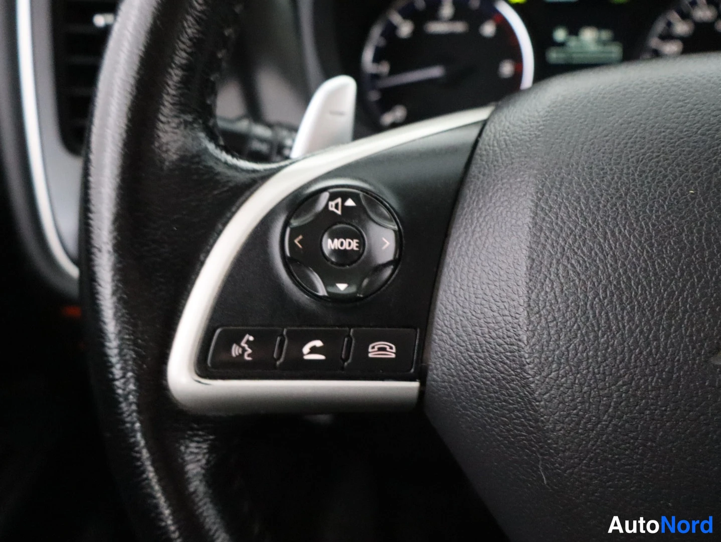 Harmaa Mitsubishi Outlander 2013, yksityiskohta, kuva 17
