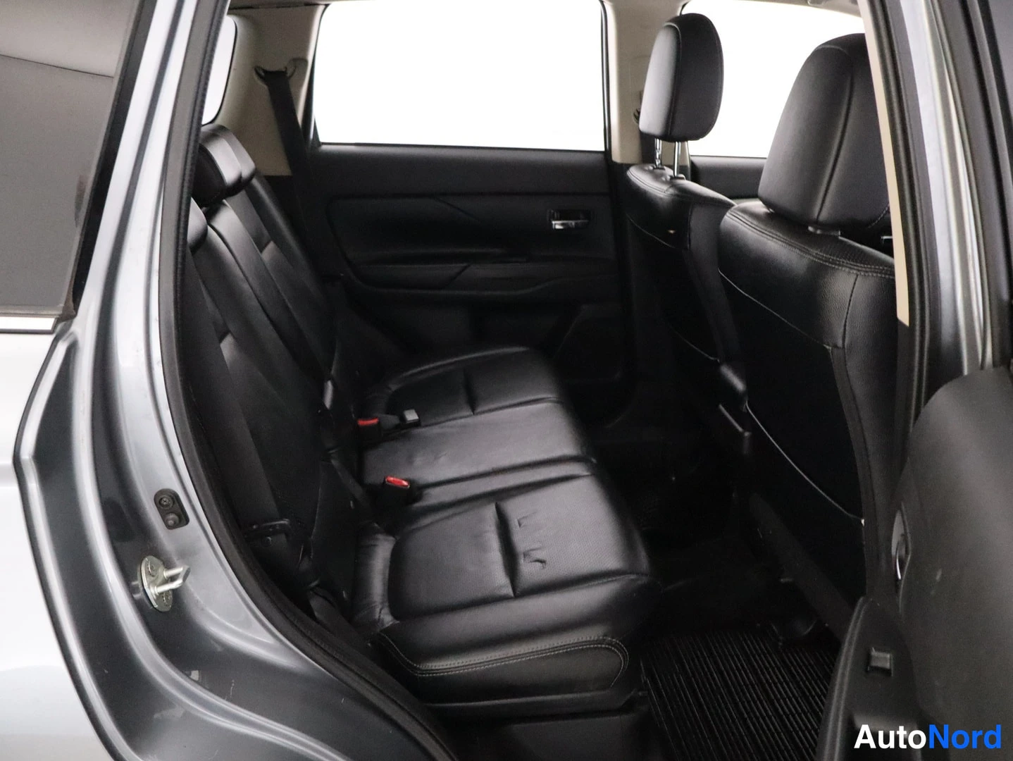 Harmaa Mitsubishi Outlander 2013, takaistuimet, kuva 13