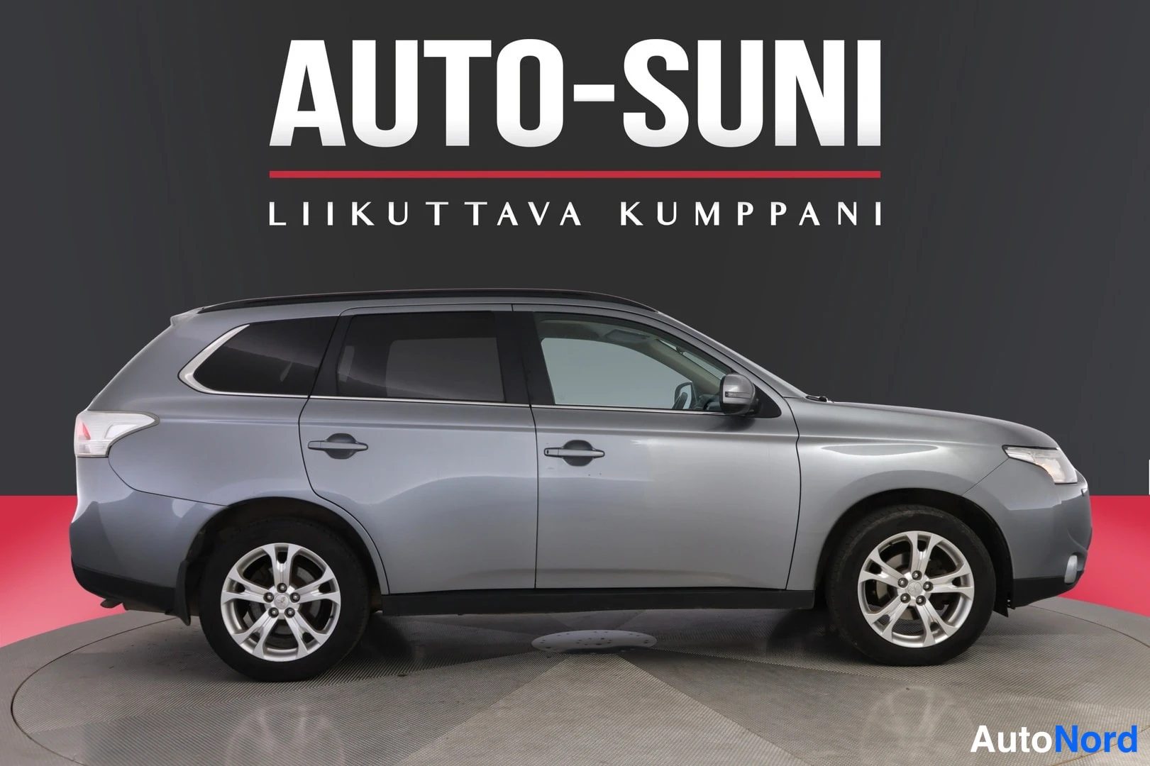 Harmaa Mitsubishi Outlander 2013, etuviisto, keula oikealle, kuva 2