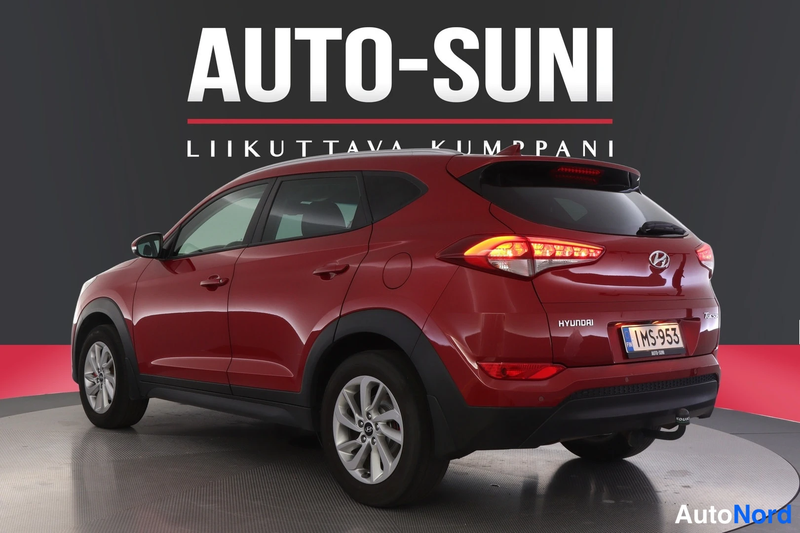 Takaviisto: Hyundai Tucson Farmari 5-ov punainen takakulma kallistettu toispuoleinen