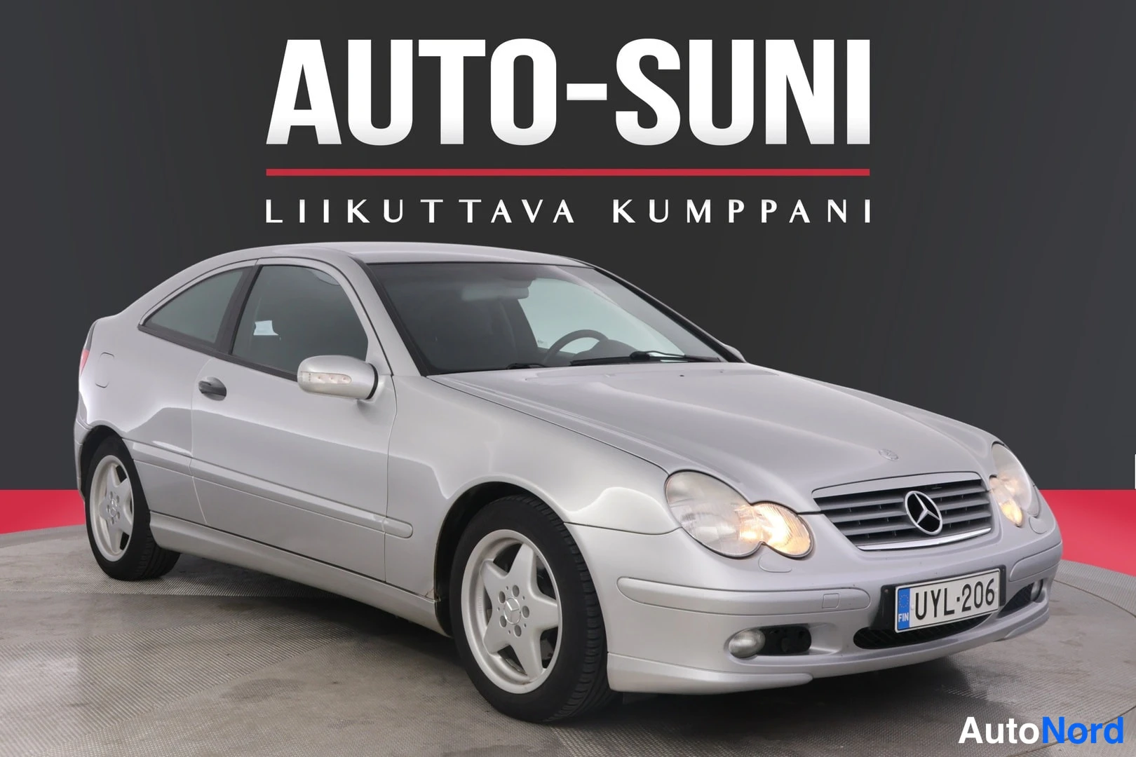 Hopea Mercedes-Benz C 2003, etuviisto, keula oikealle, kuva 2