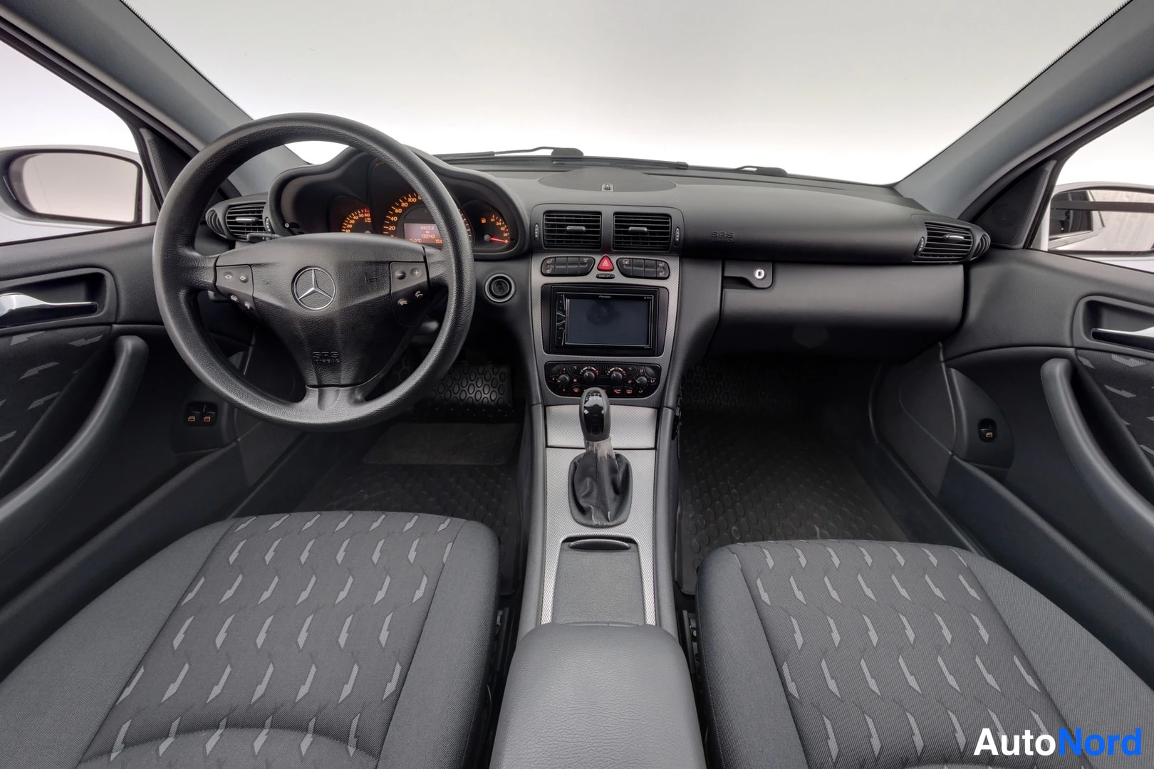 Hopea Mercedes-Benz C 2003, kuva 14