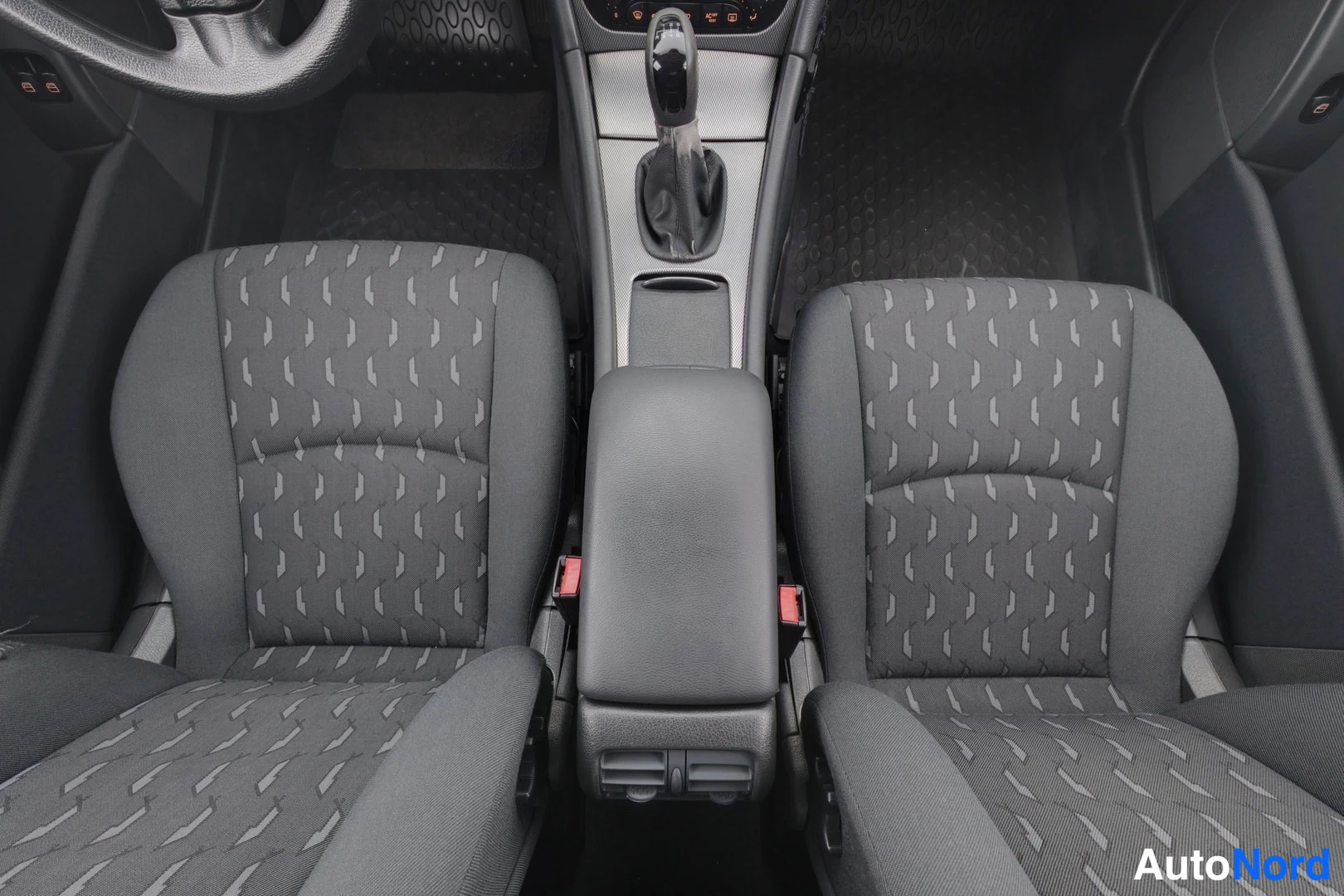 Hopea Mercedes-Benz C 2003, kuva 16