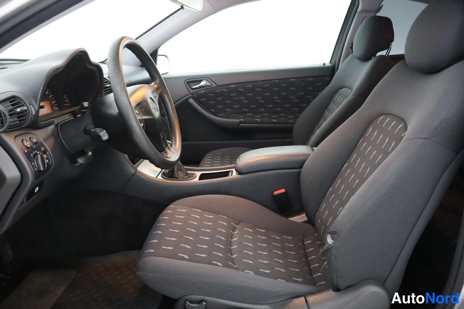 Hopea Mercedes-Benz C 2003, kuva 17