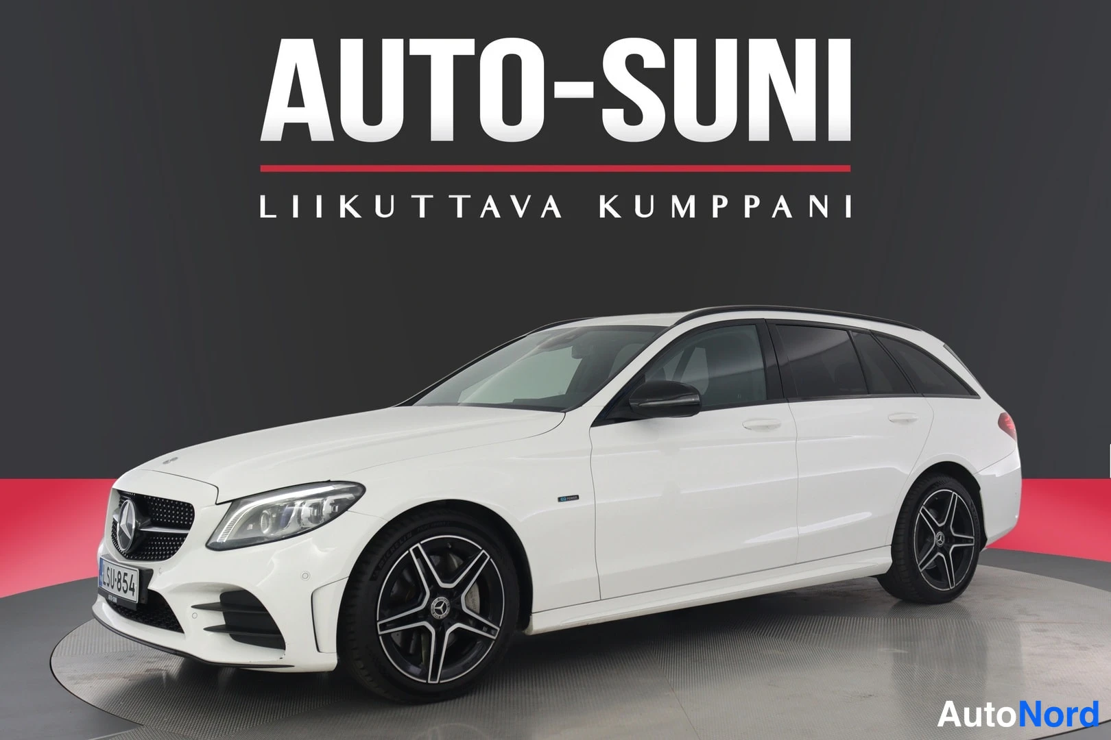 Valkoinen Mercedes-Benz C 2021, etuviisto, keula vasemmalle, kuva 2