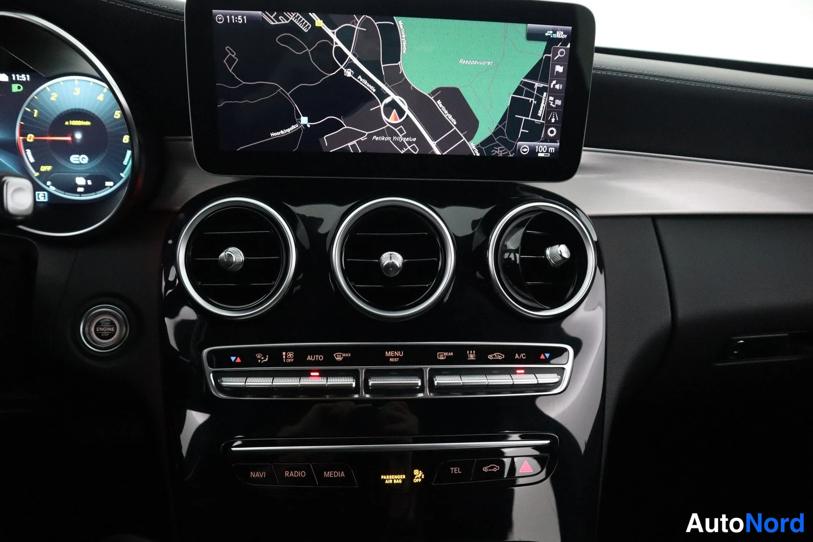 Valkoinen Mercedes-Benz C 2021, yksityiskohta, kuva 17