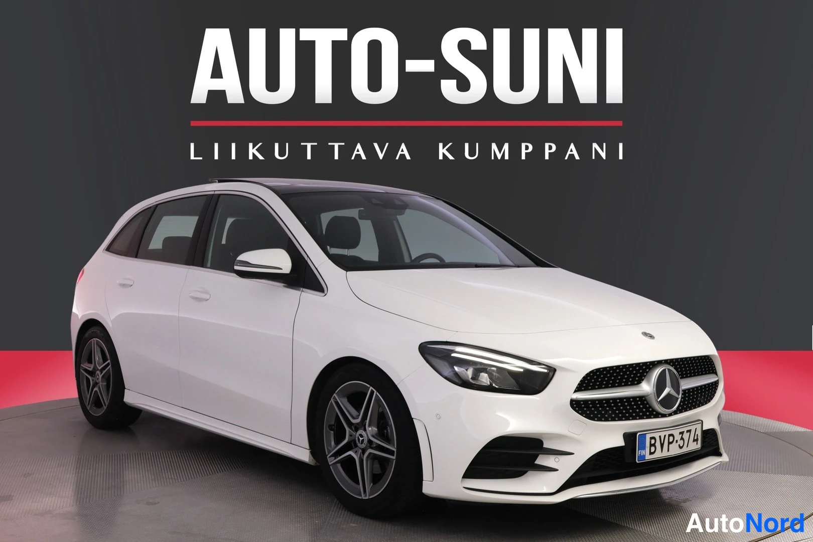 Etuviisto, nokka oikealle: Mercedes-Benz B, etuviisto valkoinen