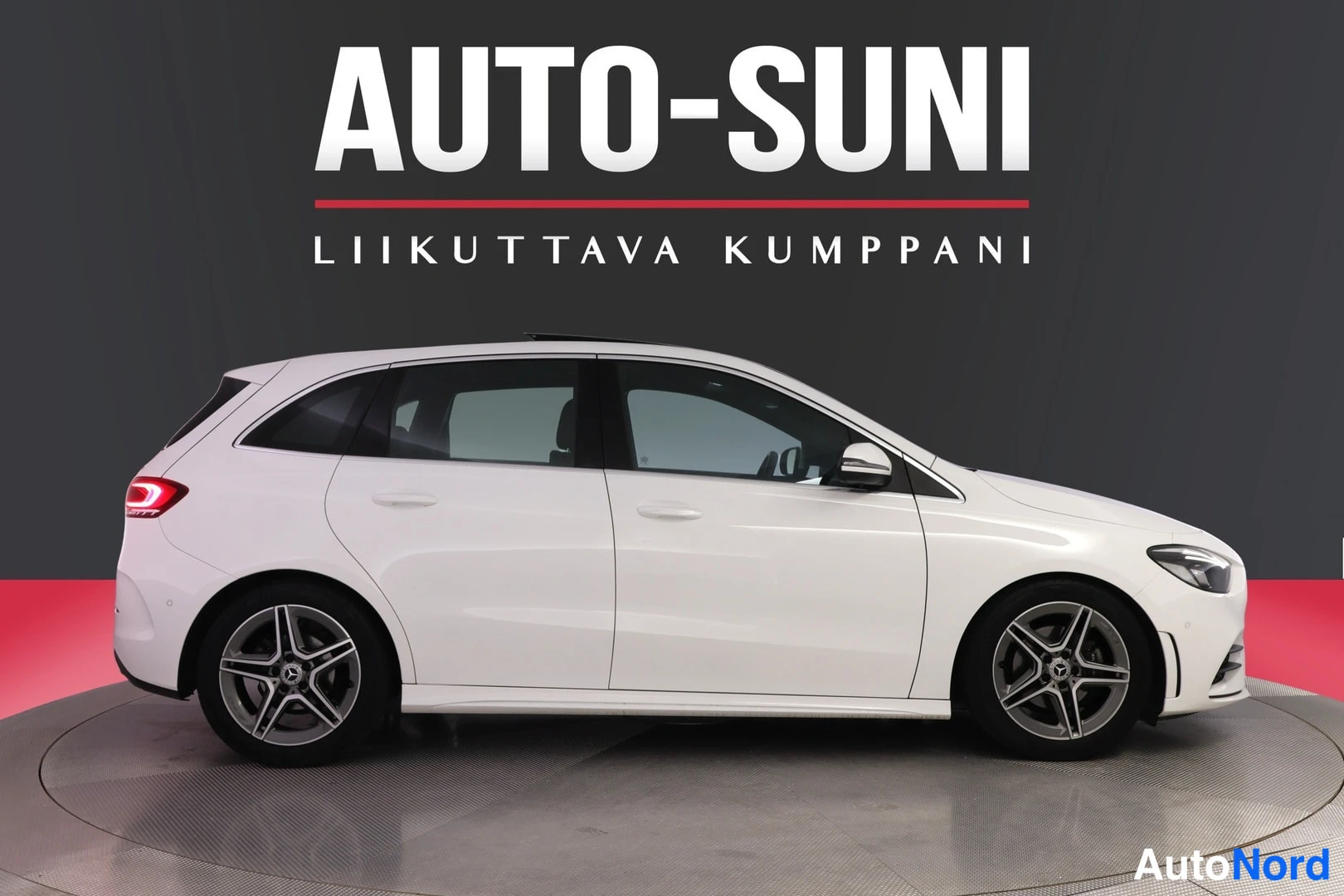 Sivulta: Mercedes-Benz B, sivukuva valkoinen
