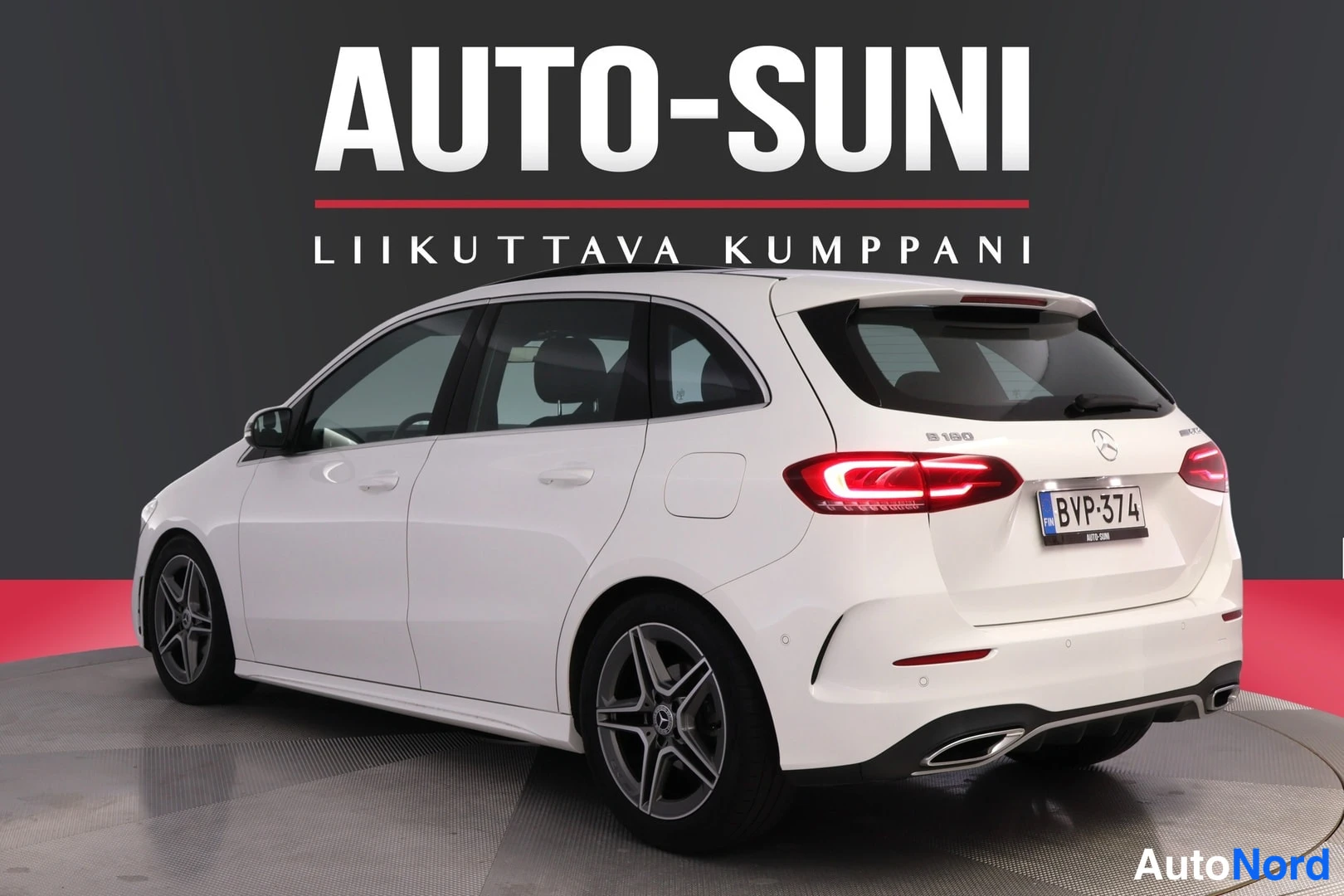 Takaviisto: Mercedes-Benz B, takaviisto vasemmalta, valkoinen
