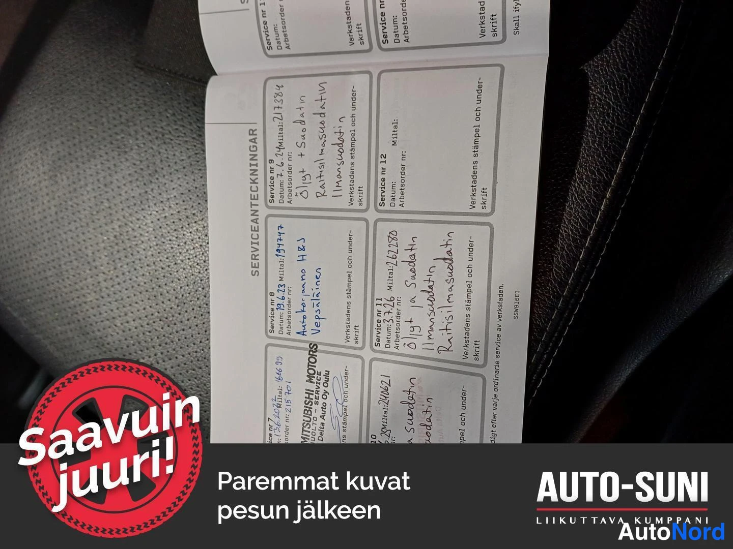 Asiakirja: Close-up of an open vehicle service book (SERVICEANTECKNINGAR). Handwritten entries for Service nr 7–12 are visible with dates and mileage. Overlay text on imag