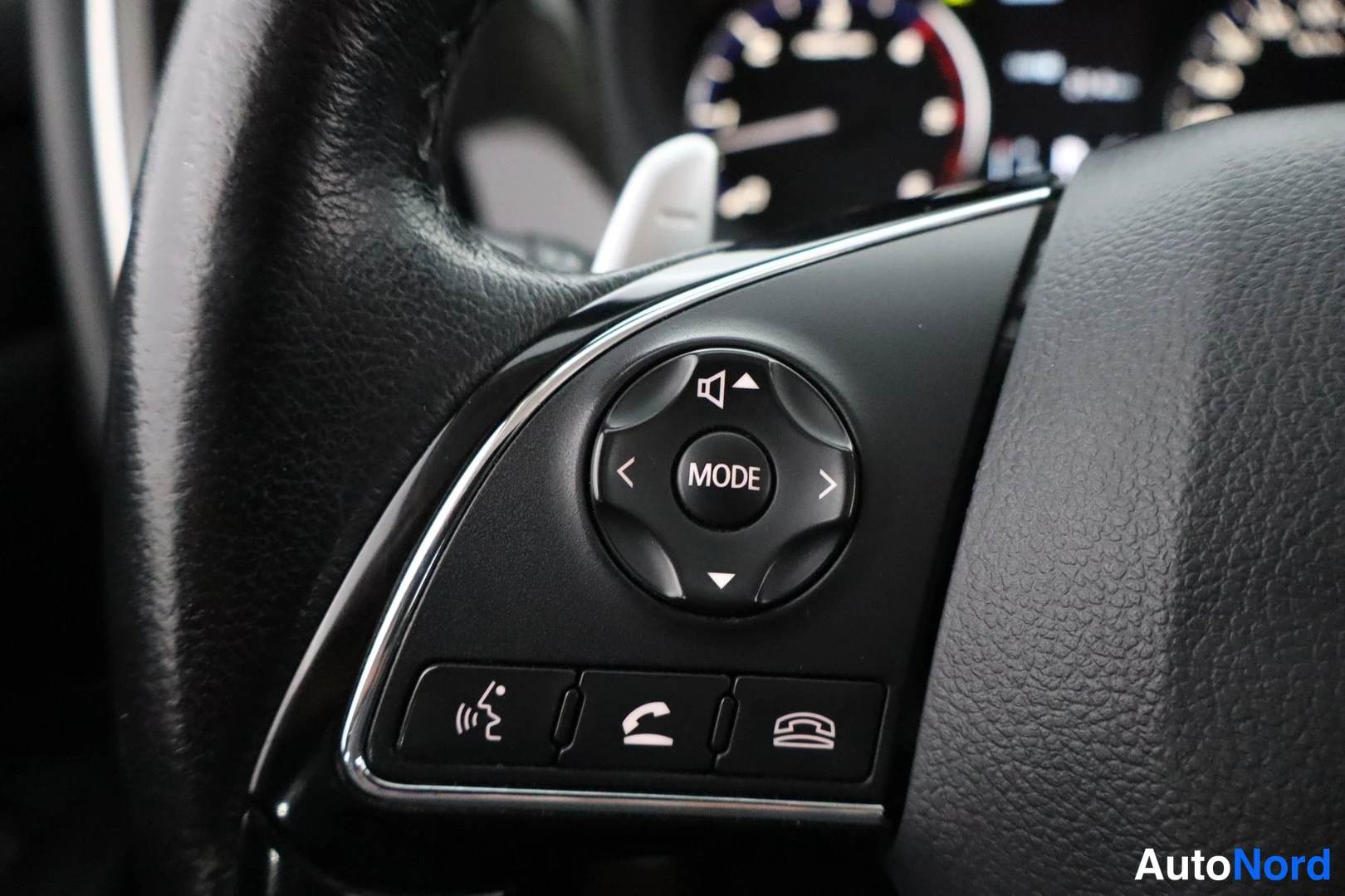 Valkoinen Mitsubishi Outlander 2016, yksityiskohta, kuva 19