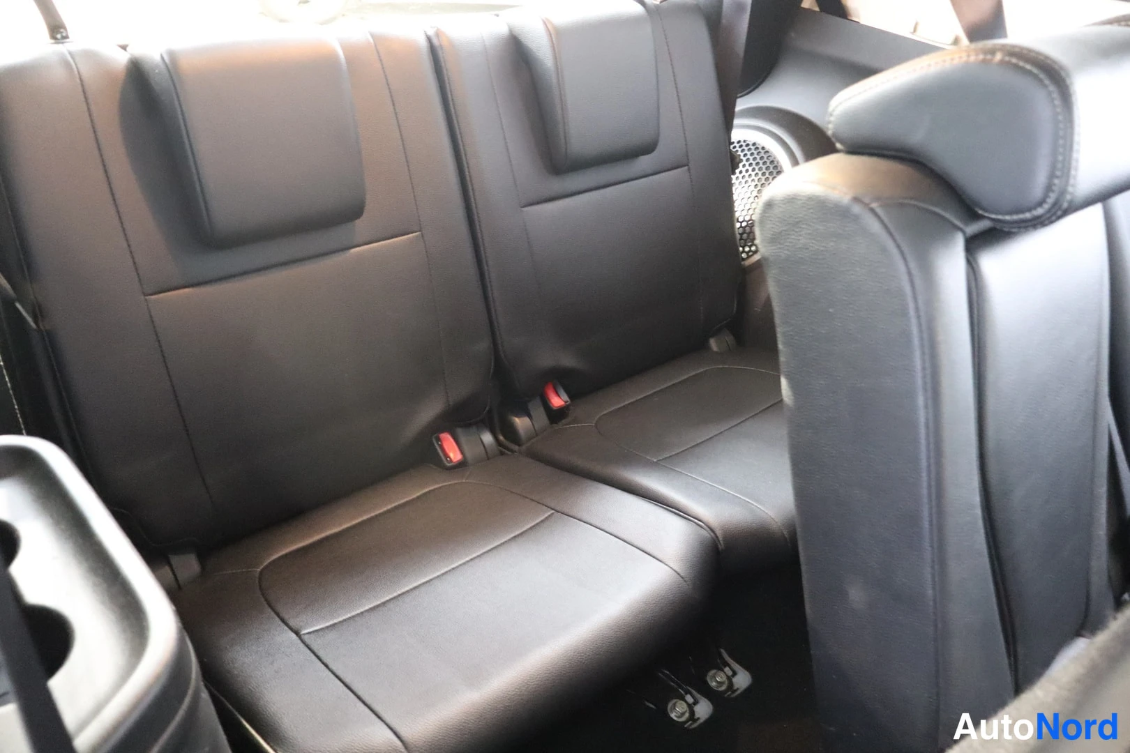 Valkoinen Mitsubishi Outlander 2016, takaistuimet, kuva 13