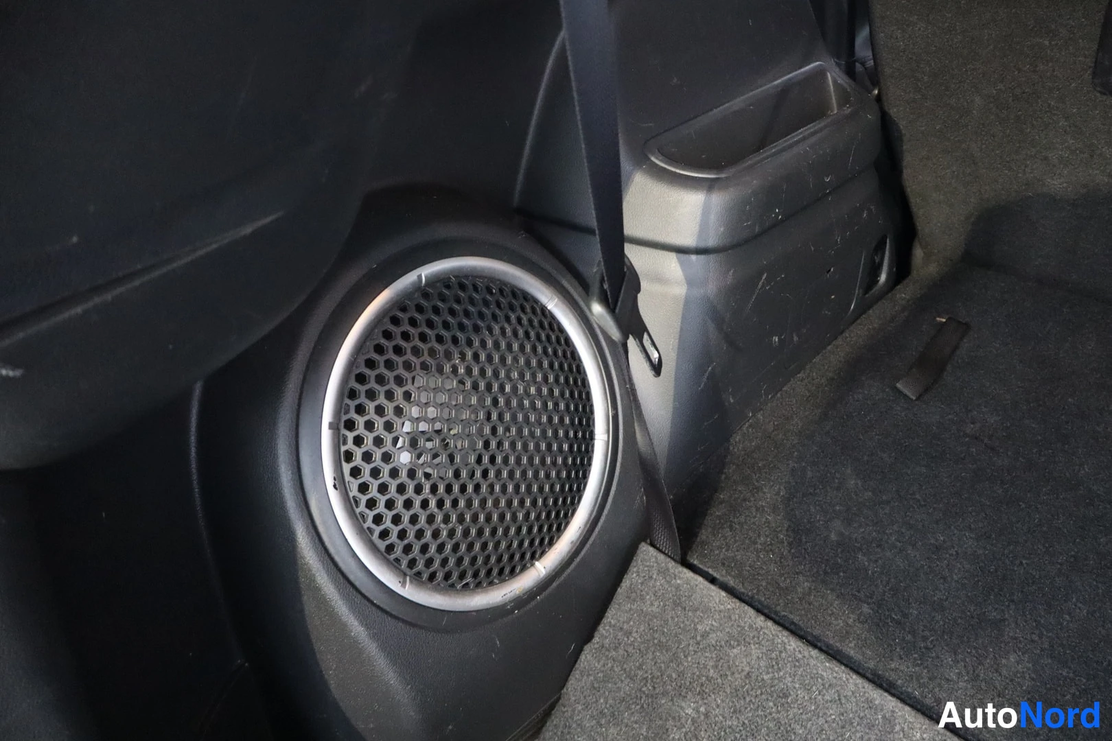 Valkoinen Mitsubishi Outlander 2016, yksityiskohta, kuva 22