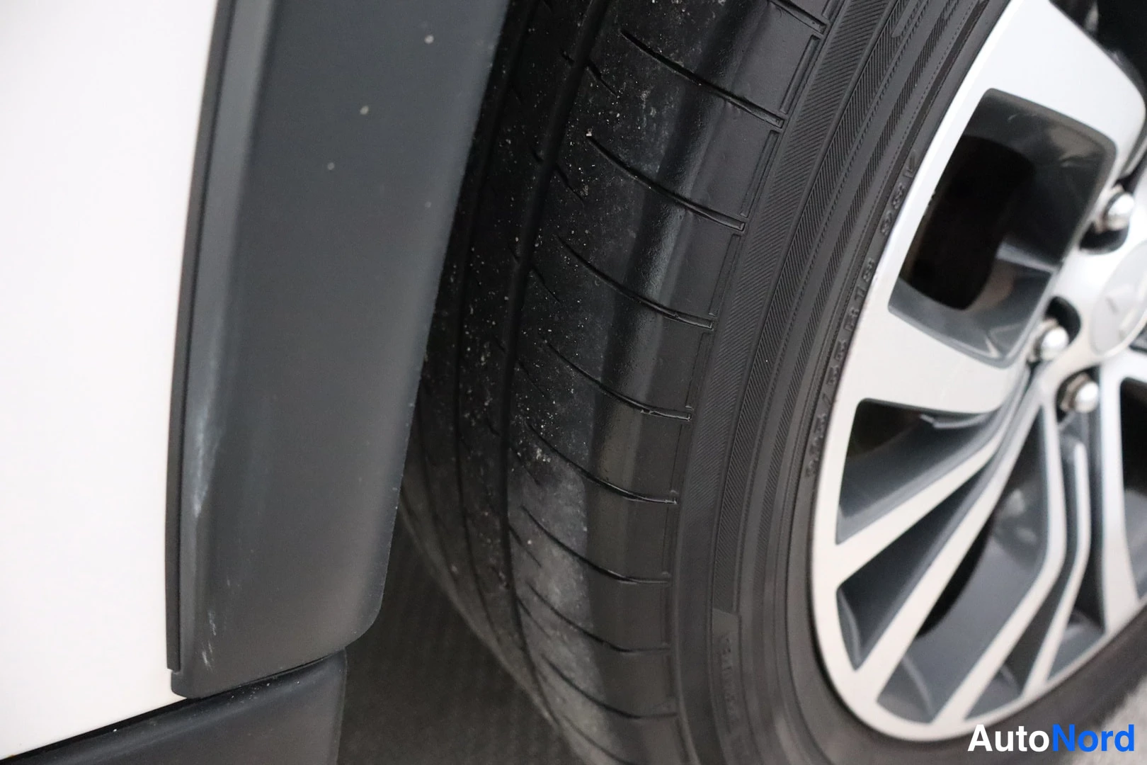 Valkoinen Mitsubishi Outlander 2016, yksityiskohta, kuva 24