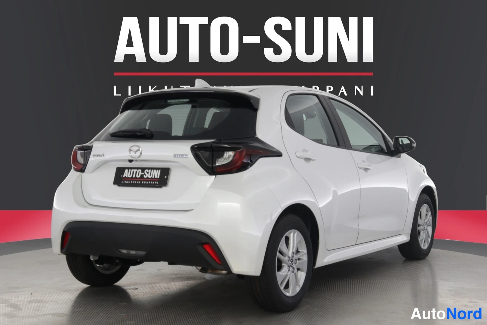 Takaviisto: Mazda 2 Hybrid 2026 takaovi valkoinen