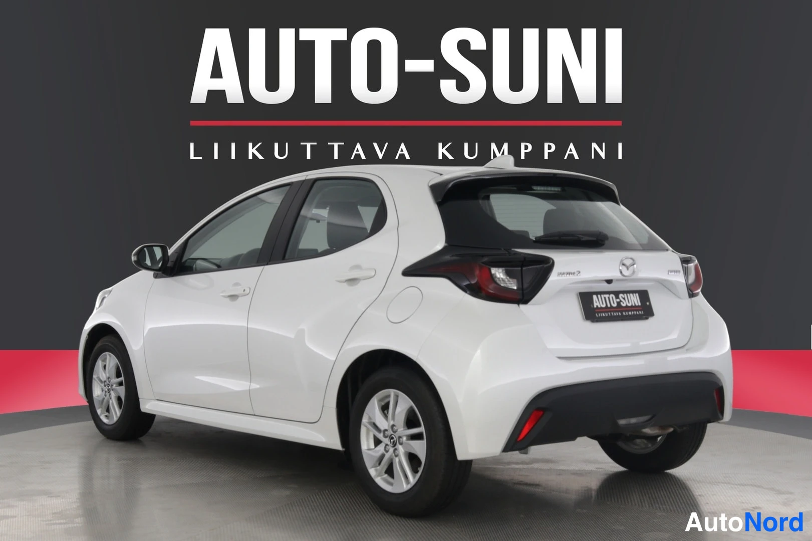 Takaviisto: Mazda 2 Hybrid 2026 takaviisto valkoinen