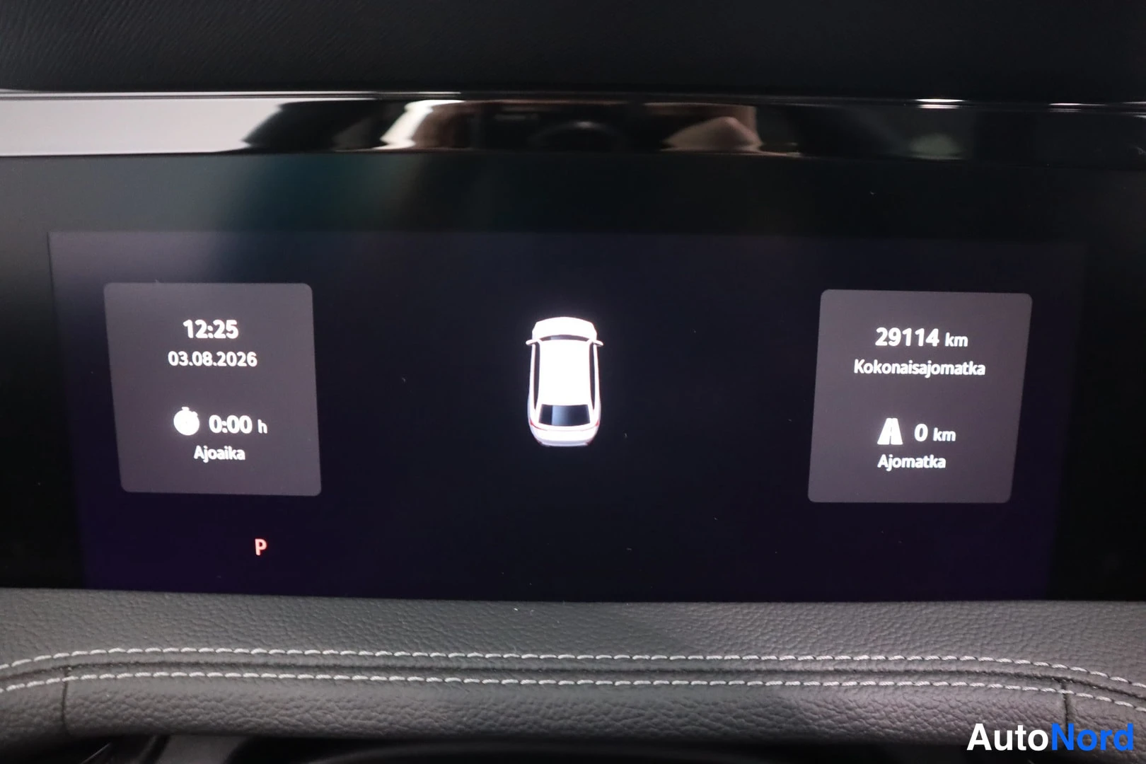 Yksityiskohta: Digital instrument cluster display showing odometer reads 29114 km (total) and a trip at 0 km