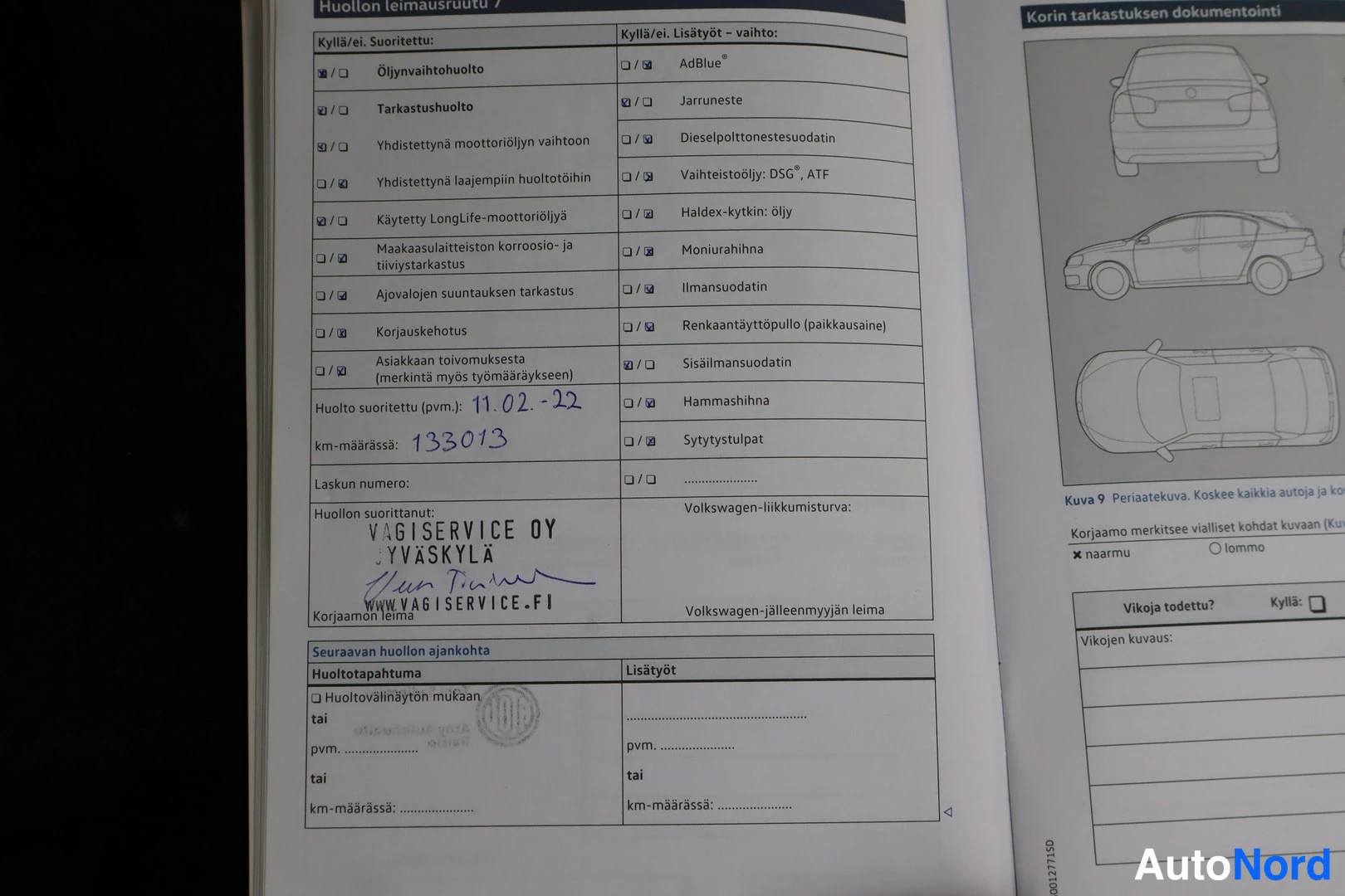 Muu: Huoltokirjan sivu: huollon leimausrutu 7, käsin merkitty huolto 11.02.2022 ja 133013 km, huoltoliike Vagiservice Oy Yväskylä.