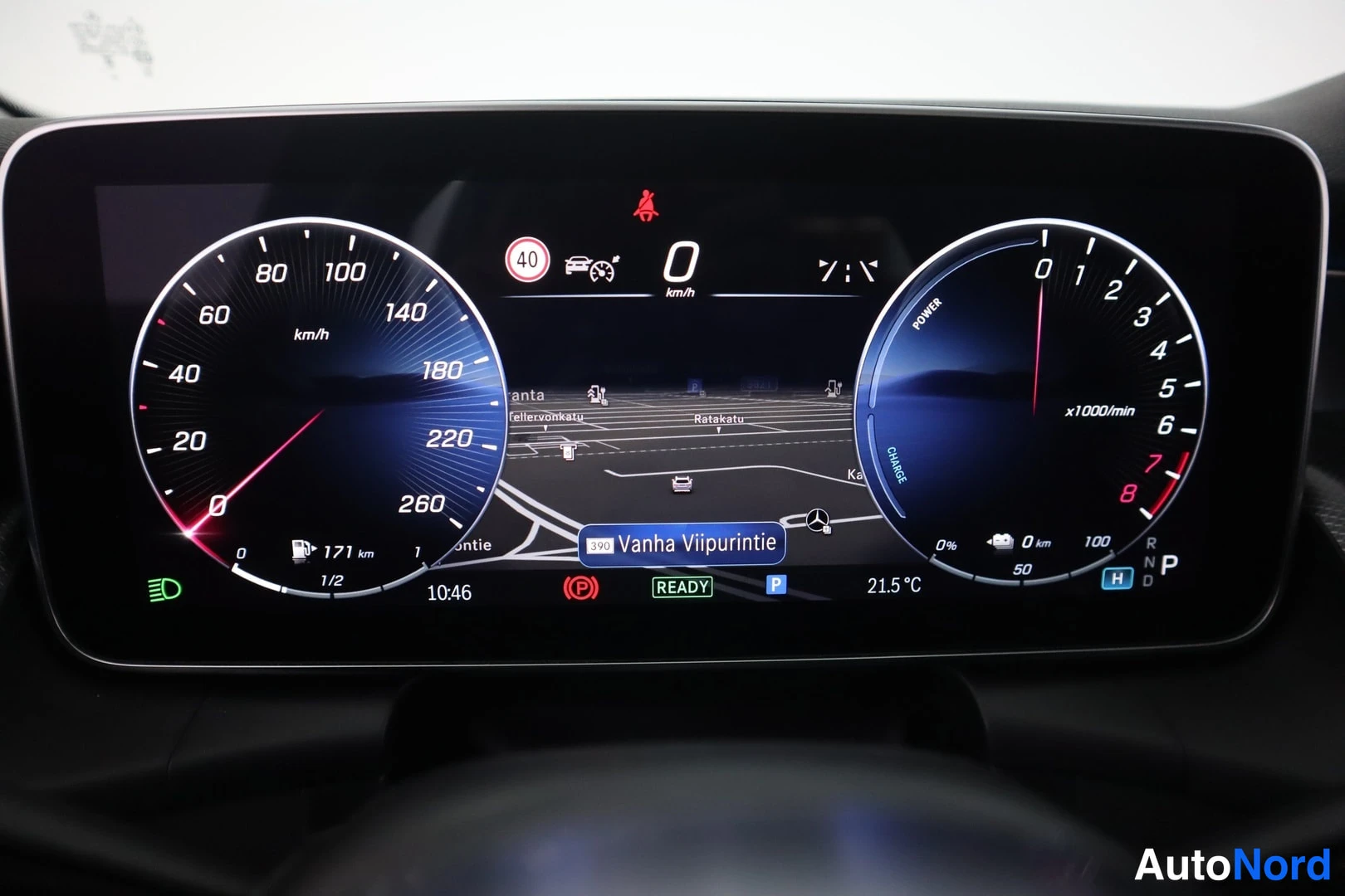 Valkoinen Mercedes-Benz GLC 2024, yksityiskohta, kuva 13