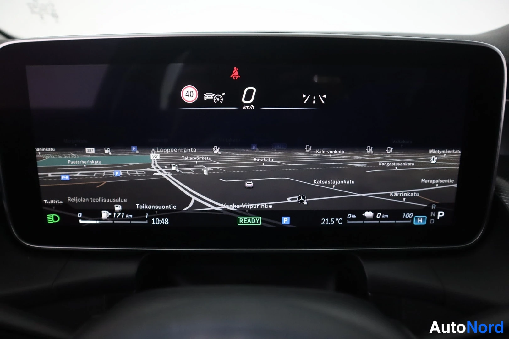 Valkoinen Mercedes-Benz GLC 2024, edestä, kuva 3