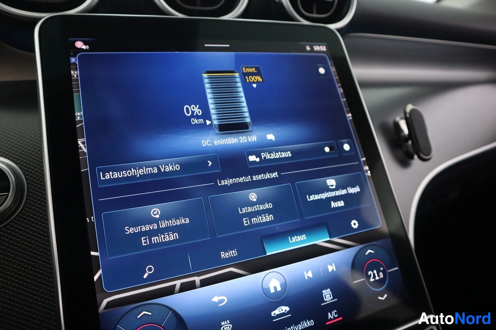Valkoinen Mercedes-Benz GLC 2024, kuva 26
