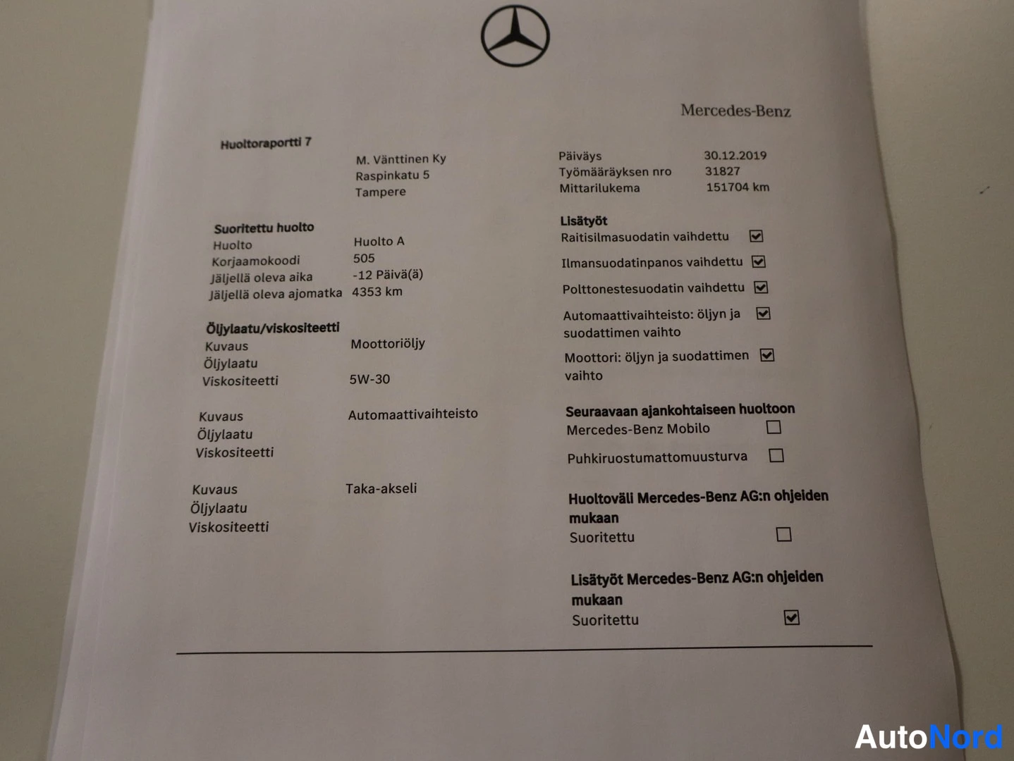 Asiakirja: Mercedes-Benzin huoltoraportti 7, huolto A päiväys 30.12.2019, mittarilukema 151704 km.
