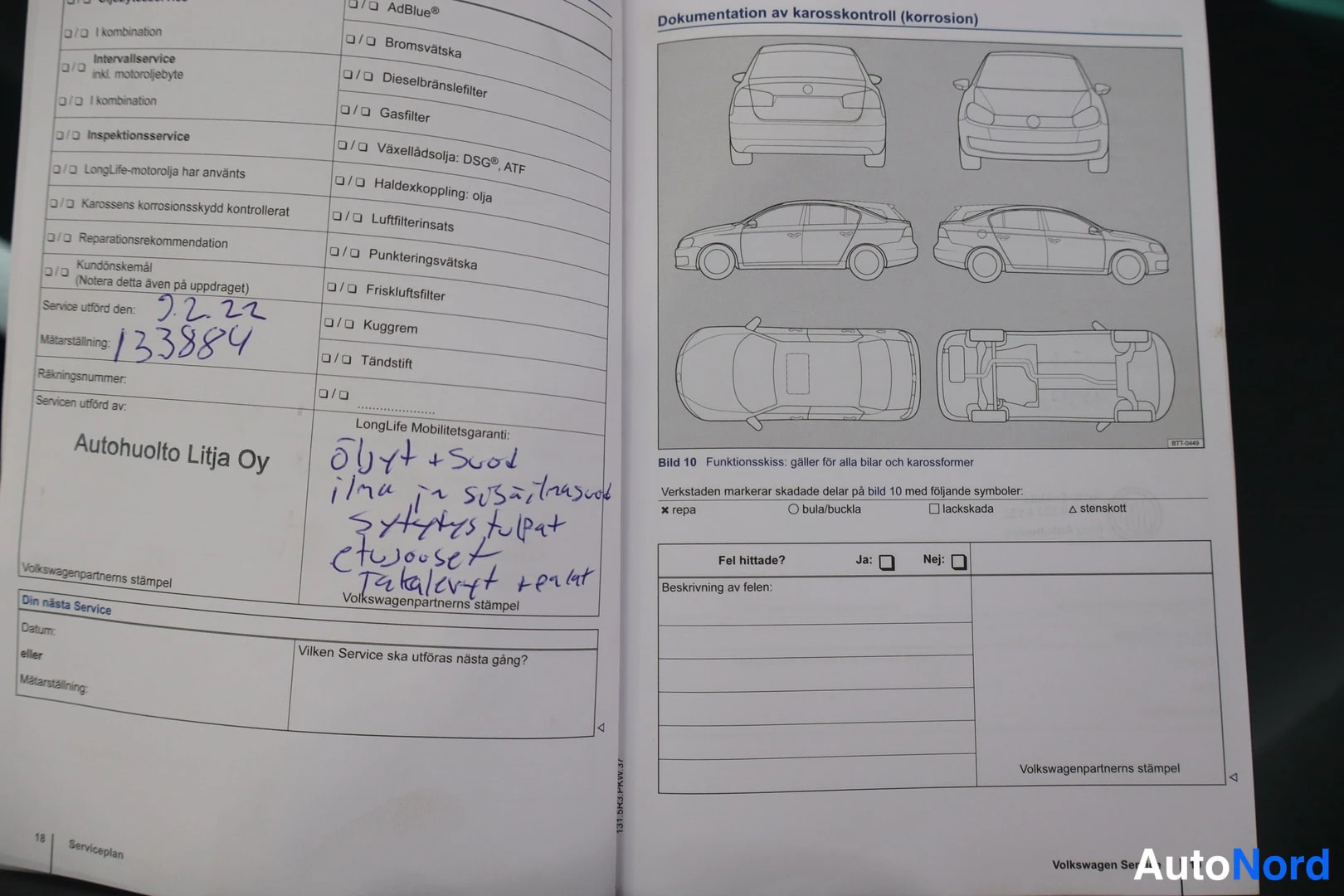 Muu: Avattu Volkswagen-huoltokirja: huoltosivu 18–19, matkamittarilukema 133884 käsin merkittynä, huoltoliike Autohuolto Litja Oy, oikealla korroosiotarkastuksen kuv