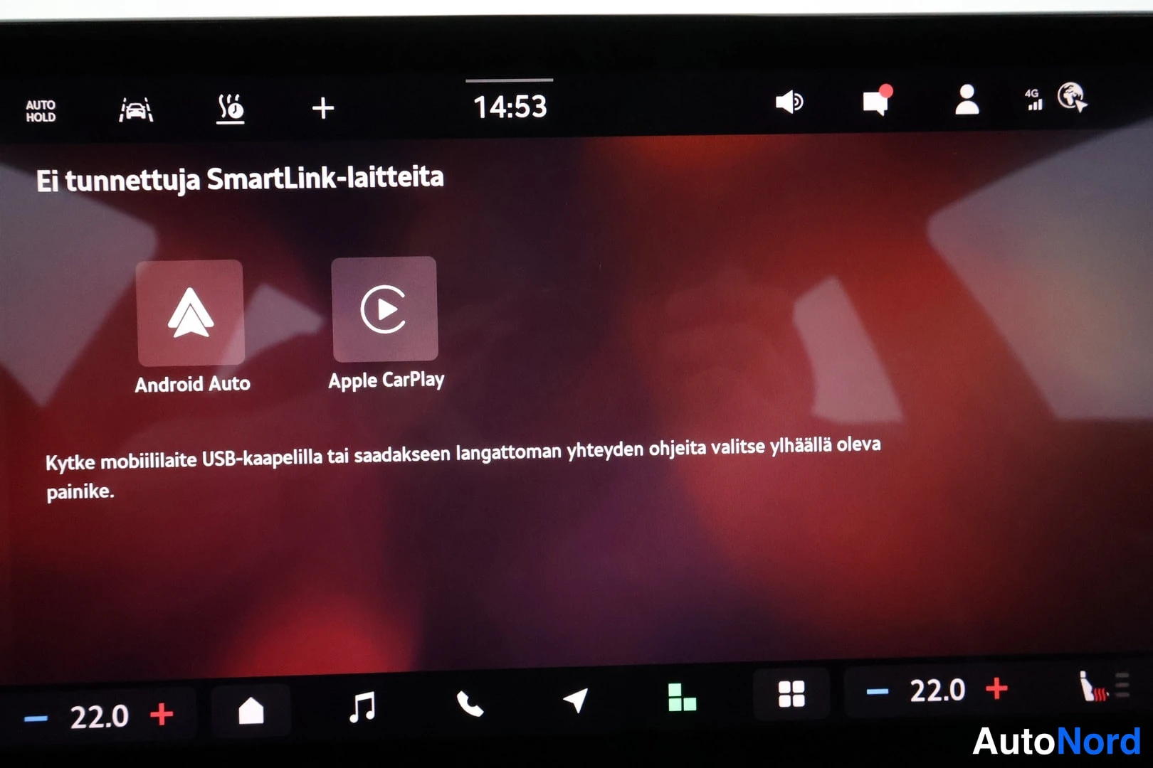 Muu: SmartLink-näyttö ilman tunnettuja laitteita, Android Auto- ja Apple CarPlay -vaihtoehdot näkyvissä.