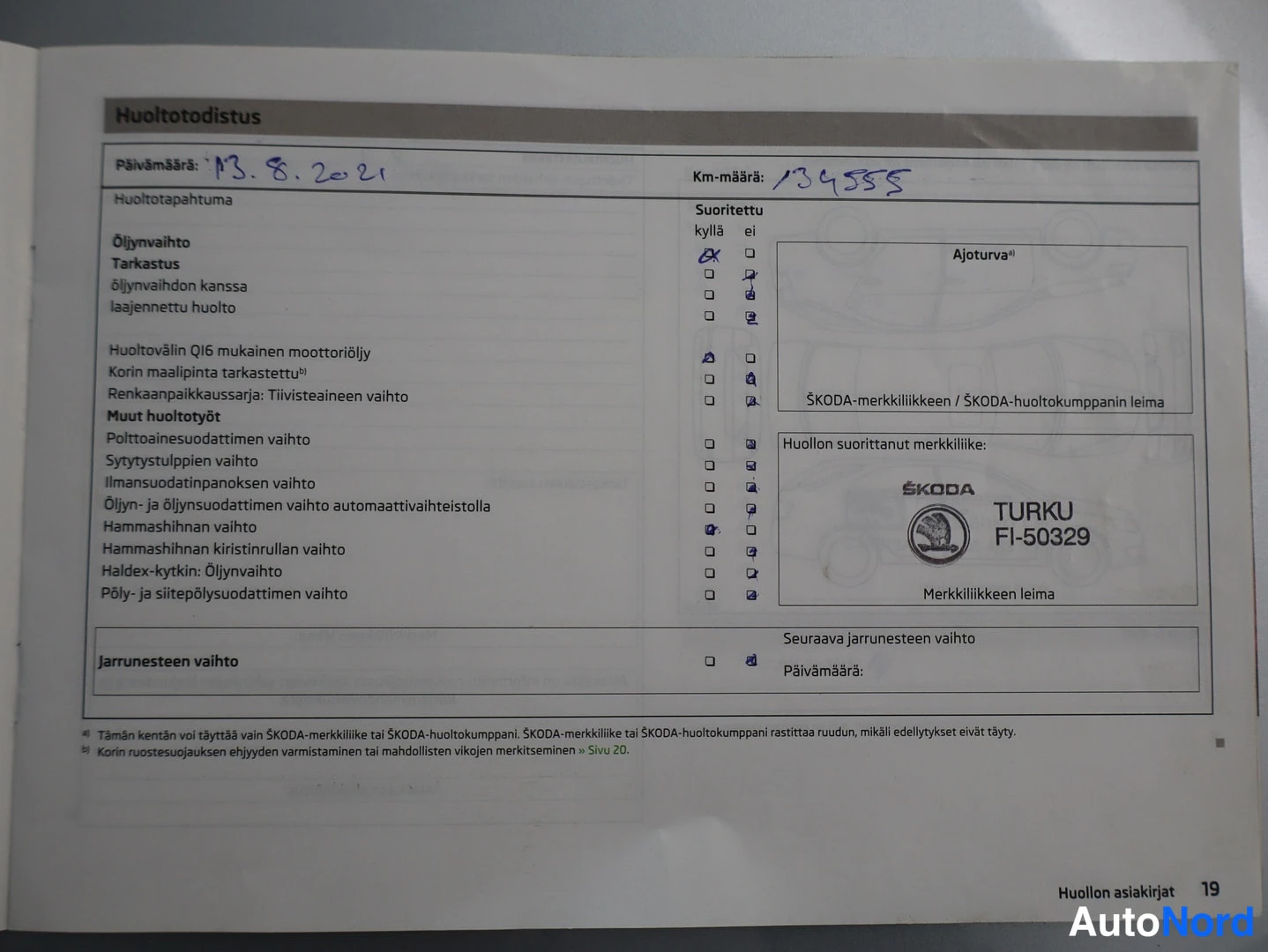 Asiakirja: Finnish vehicle maintenance certificate (Huoltotodistus) showing a service date of 13.8.2021 and mileage 134555 km from ŠKODA TURKU FI-50329.