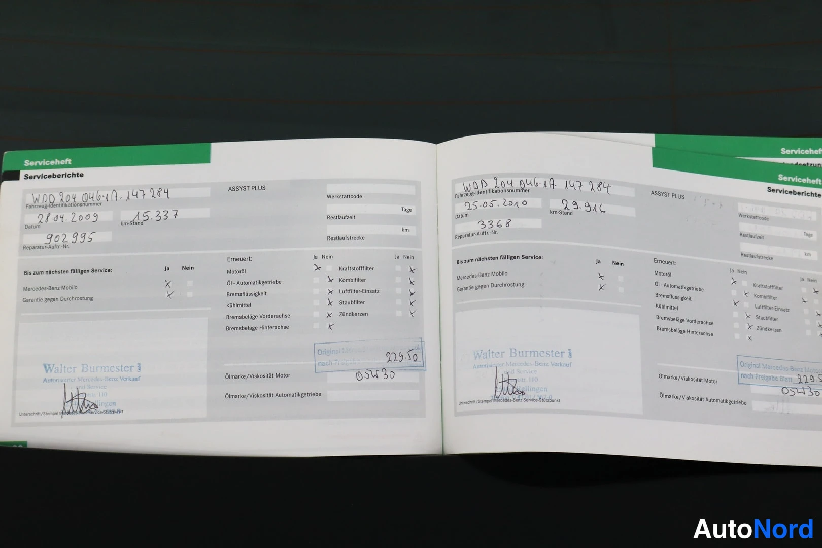 Muu: Kansi avoinna, otsikko 'Serviceheft Serviceberichte' ja käsinkirjoitetut merkinnät, leima 'Walter Burmester'.